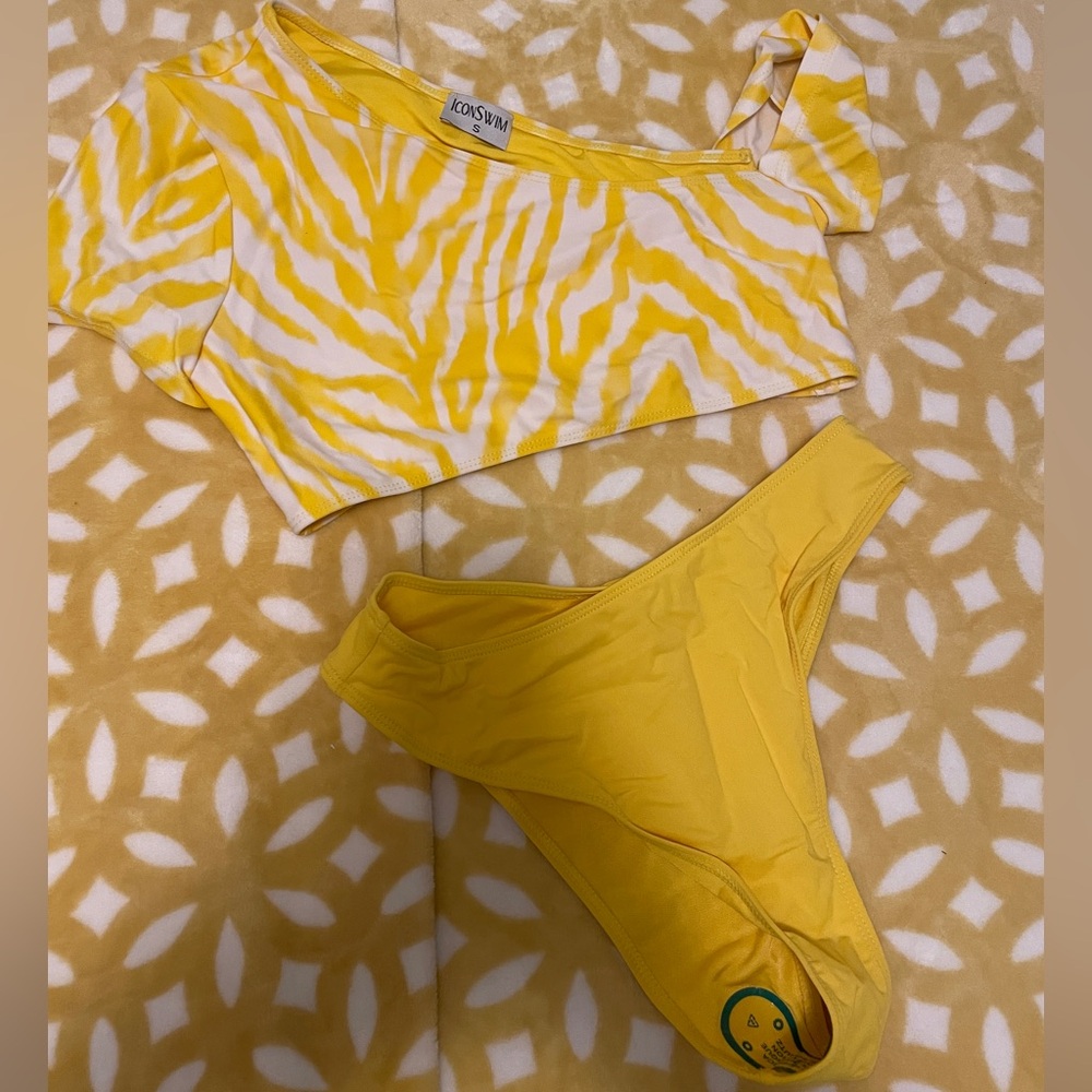 Crop top yellow bikini